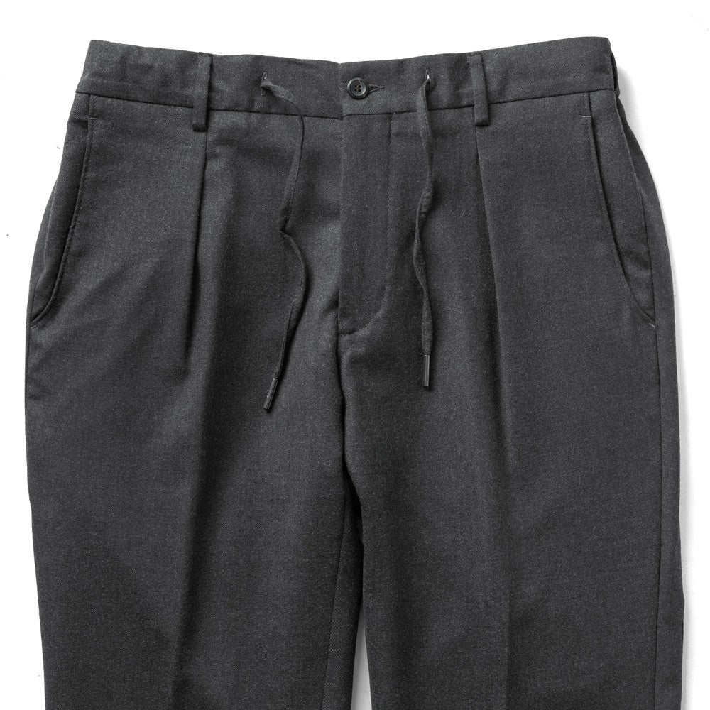 ジェルマーノ GERMANO 323G-9613 イージースラックス 24AW ドローコード テクノウール パンツ ウール テーパード スラックス ストレッチ ワンプリーツ ウォッシャブル メンズ メンズスラックス 秋冬 ビジネス カジュアル ダークグレー ミディアムグレー