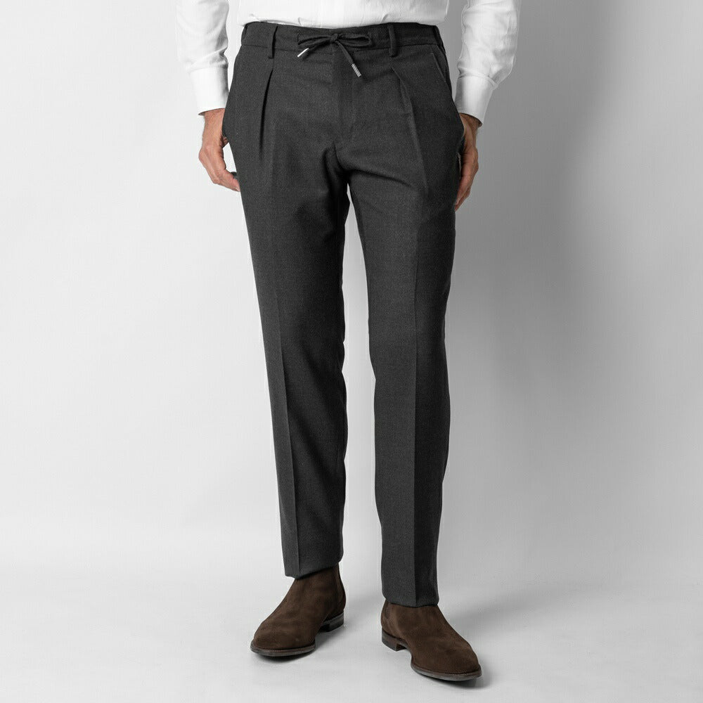 ジェルマーノ GERMANO 323G-9613 イージースラックス 24AW ドローコード テクノウール パンツ ウール テーパード スラックス ストレッチ ワンプリーツ ウォッシャブル メンズ メンズスラックス 秋冬 ビジネス カジュアル ダークグレー ミディアムグレー