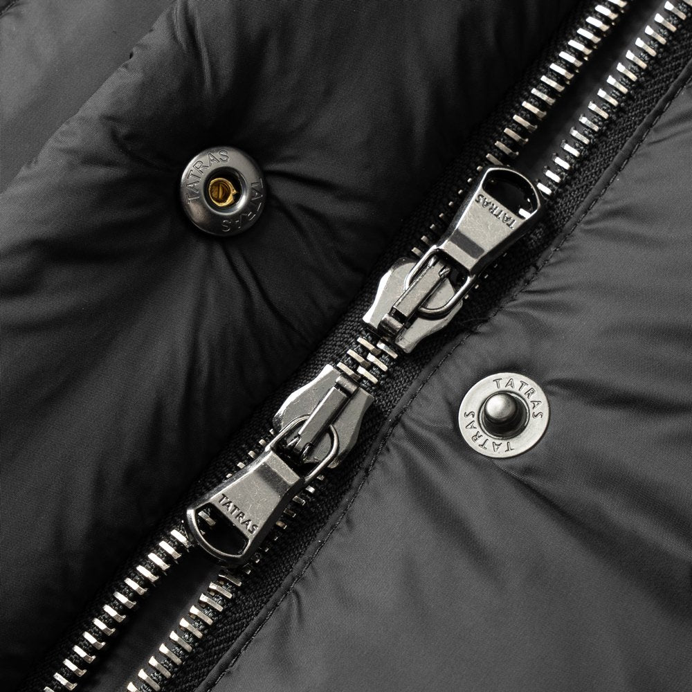 【返品不可】タトラス TATRAS ダウンジャケット レディース SPIRA スピラ LTKE24A4259-D ダウン ブラック 冬 軽量 暖かい 大きいサイズ アウター ショート丈 クロップド丈 ショート ブランド 高級 シンプル カジュアル きれいめ フード付き