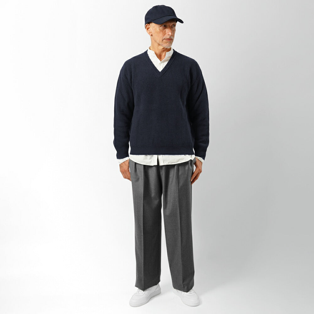 バフィー BAFY 32087 Vネックニット ウール メンズ ミドルゲージニット メリノウール ウール100% リラックスフィット オーバーサイズ セーター ミドルゲージ 長袖 ニット ブランド イタリア  ブラック  ネイビー エメラルドグリーン 秋 冬 2025