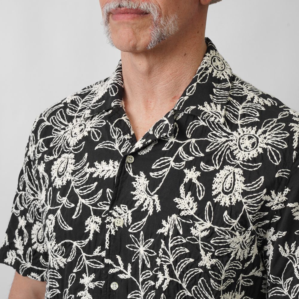 ギローバー GUY ROVER 刺繍入り オープンカラーシャツ 3850GR352LJ 551297 半袖 開襟 開襟シャツ コットン ボタニカル柄 刺繍 柄シャツ ブラック ベージュ イタリア メンズ 半袖 カジュアル シャツ 夏 インポート 25春夏 25SS